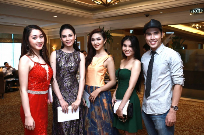 Tổ[-]chức[-]“Đêm[-]Gala[-]Hoa[-]hậu”[-]tại[-]TP[-]HCM